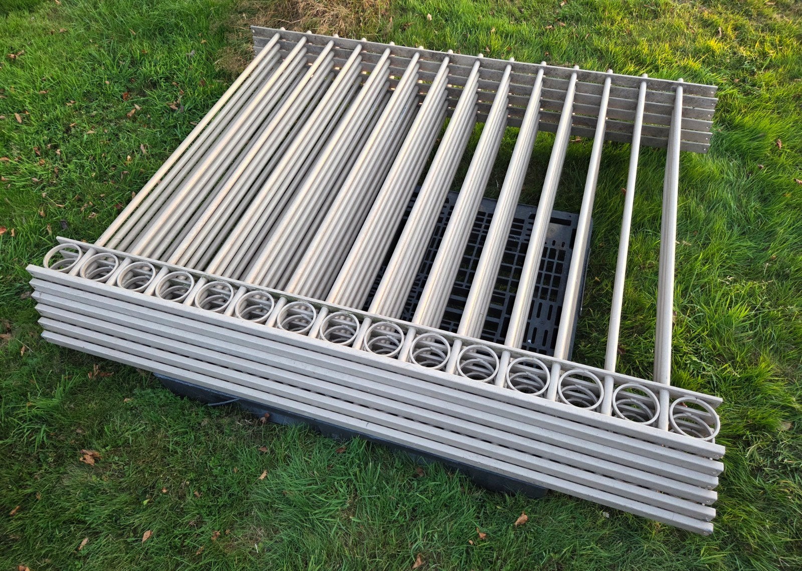 mooi sierhekwerk  +/- 15 meter, Tuin en Terras, Tuinhekken en Hekwerk, Ophalen, Met poort, Gebruikt, Sierhekwerk