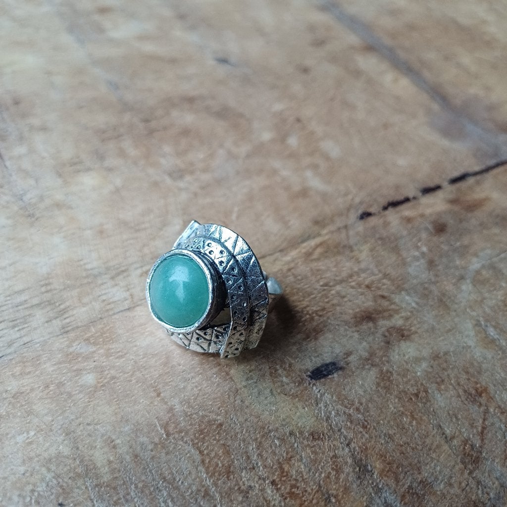 Ring met turquoise steen, Sieraden, Tassen en Uiterlijk, Ringen, Overige materialen, Gebruikt, Ophalen of Verzenden, 17 tot 18