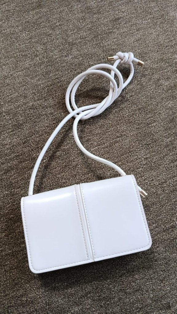 Witte schoudertasje met knoopdetail, Ophalen of Verzenden, Zo goed als nieuw, Wit, Schoudertasje