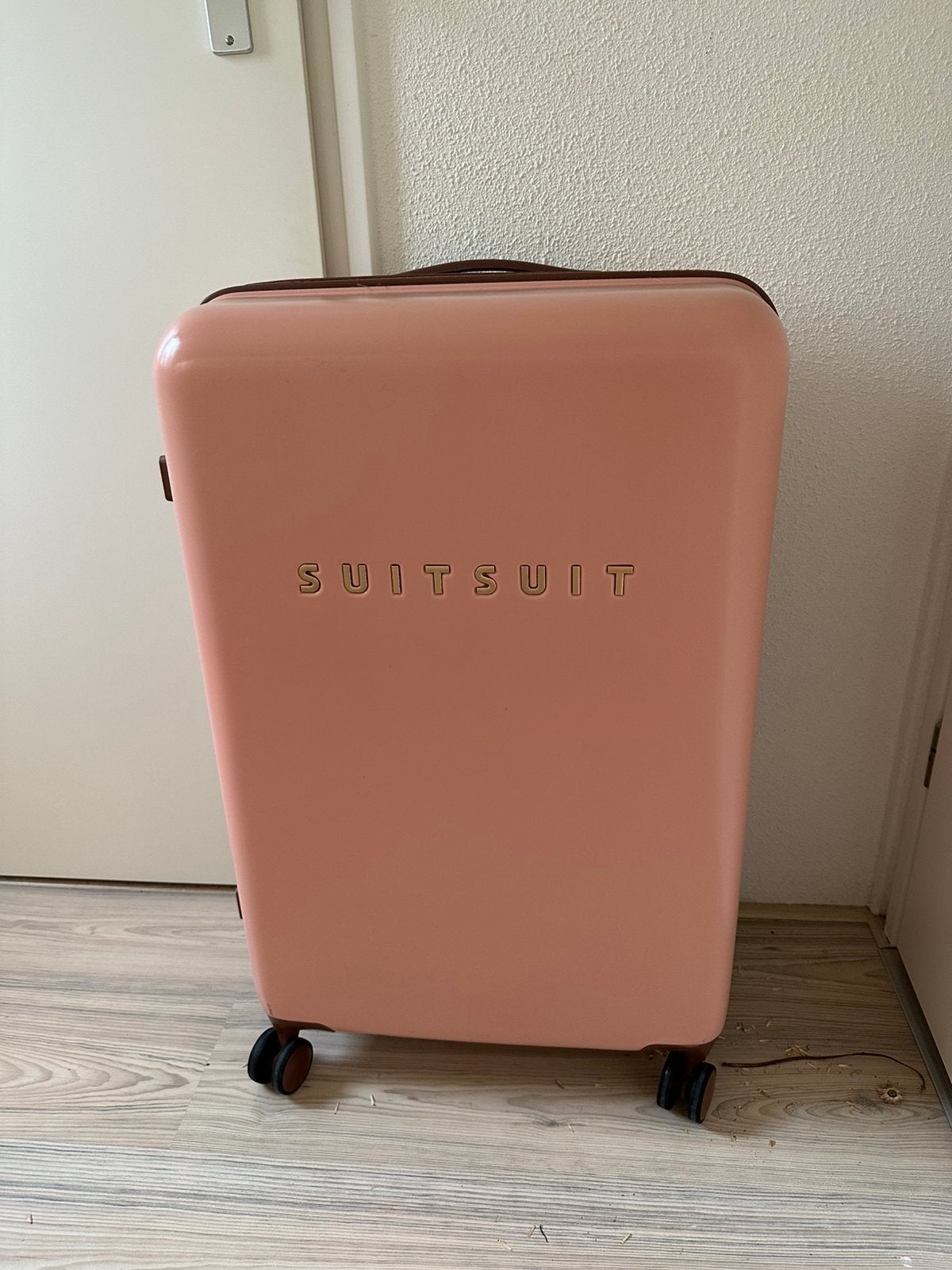 SUITSUIT koffer roze 76cm zo goed als nieuw, Ophalen, Zo goed als nieuw, Hard kunststof, 70 cm of meer