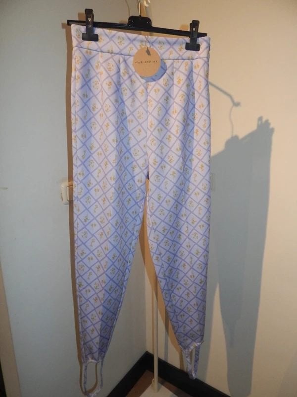 Sage and Ivy Nieuwe broek paars bloemen printje schattig S/M
