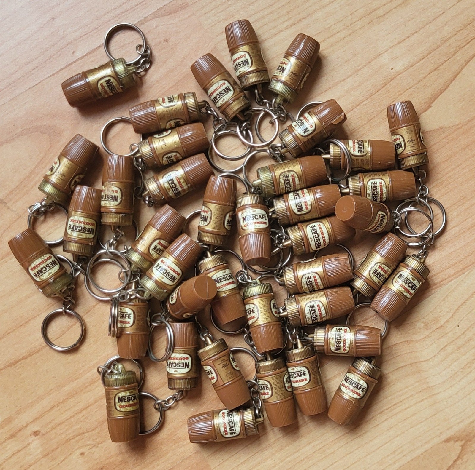 Nescafé sleutelhangers – Jaren 60/70 retro, Verzamelen, Verzenden, Gebruikt, Merk