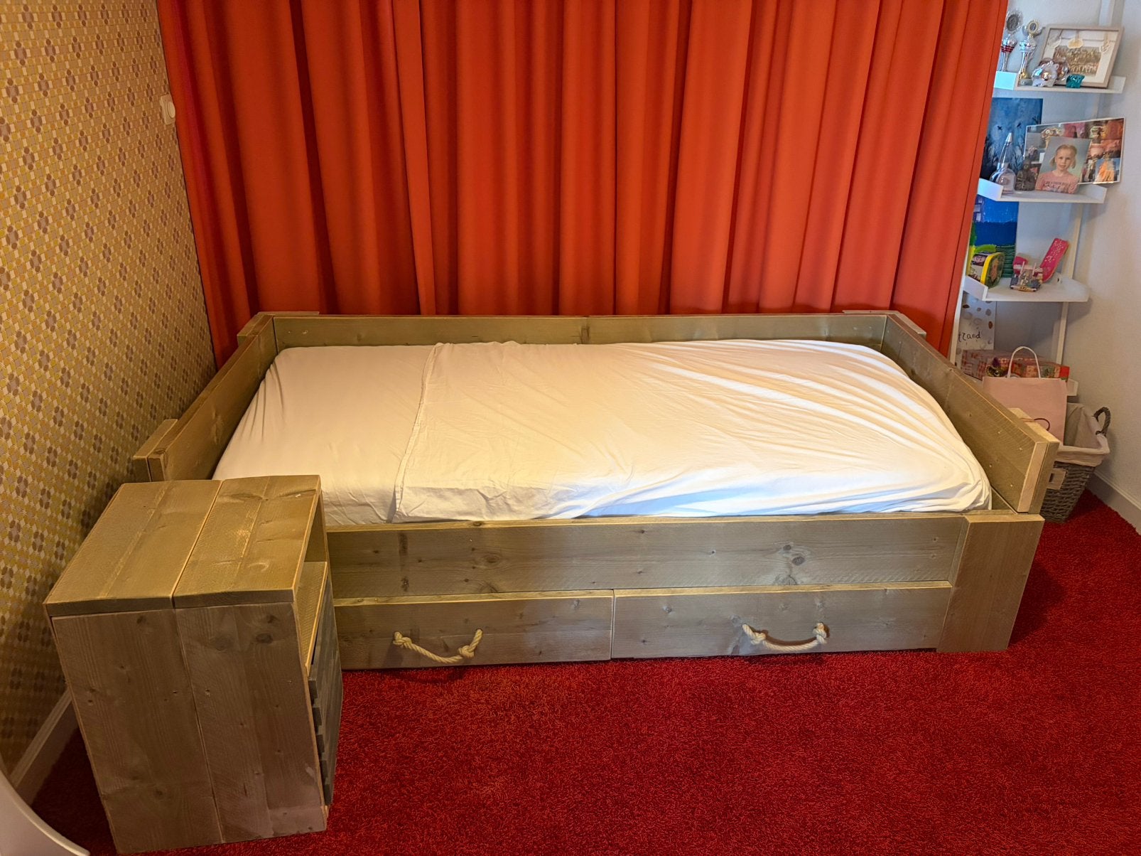 Steigerhouten bed + nachtkastje + matras + 2 lades, Huis en Inrichting, Ophalen, 100 cm, Eenpersoons, 210 cm