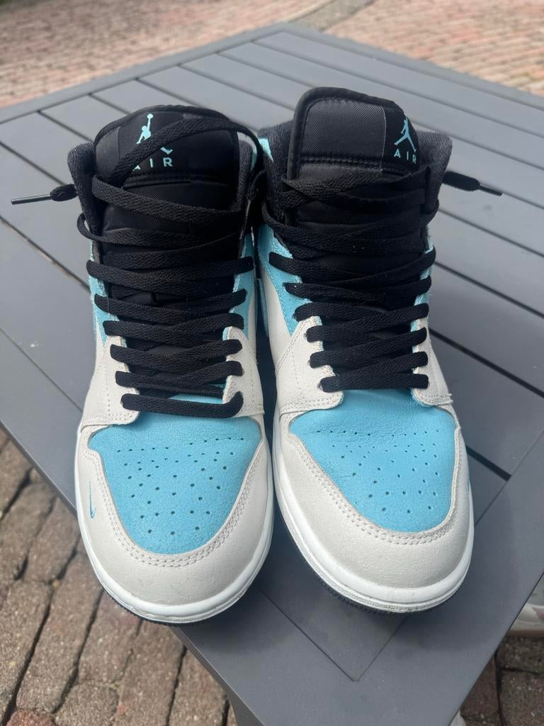 Nike Air Jordan 1 Mid 'UNC' sneakers, Kleding | Heren, Schoenen, Blauw, Ophalen of Verzenden, Sneakers of Gympen, Zo goed als nieuw