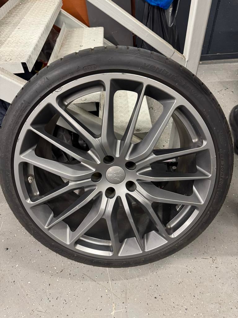 Maserati Quattroporte 1 Velg (achter) met band, Auto-onderdelen, Banden en Velgen, Ophalen, Gebruikt, 285 mm, Banden en Velgen
