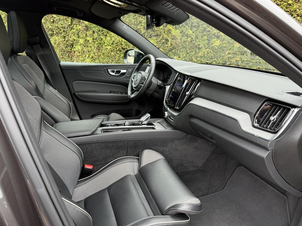 Volvo XC60 T8 Plug-in hybrid AWD Plus Dark | Panoramadak | M, Auto's, Volvo, 12 maanden, Gebruikt, Euro 6, 4 cilinders