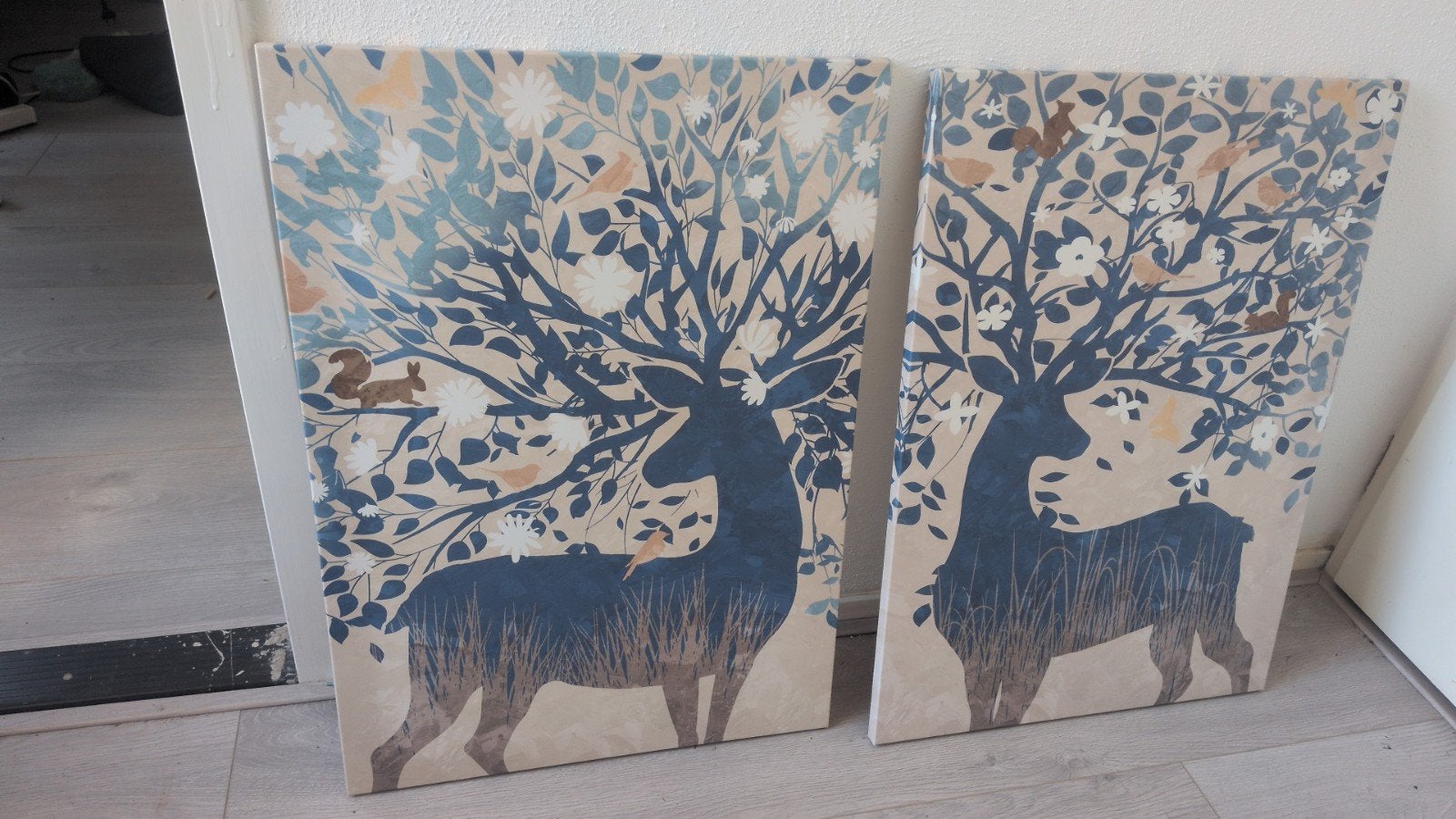 Set van 2 IKEA canvas afbeeldingen 50x70 cm - Hert, Huis en Inrichting, Ophalen, 50 – 75, 50 tot 75 cm, Print