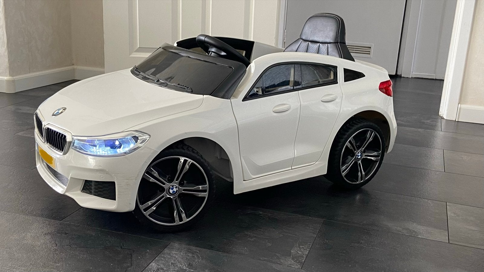 BMW 6 GT elektrische kinderauto met afstandsbediening, Ophalen of Verzenden, Zo goed als nieuw, Afstandsbediening