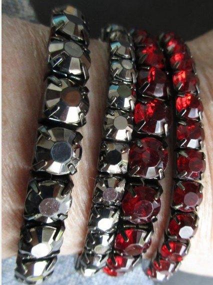 4 nieuwe armbanden met strass steentjes op elastiek - à 1.00, Sieraden, Tassen en Uiterlijk, Armbanden, Overige materialen, Overige kleuren