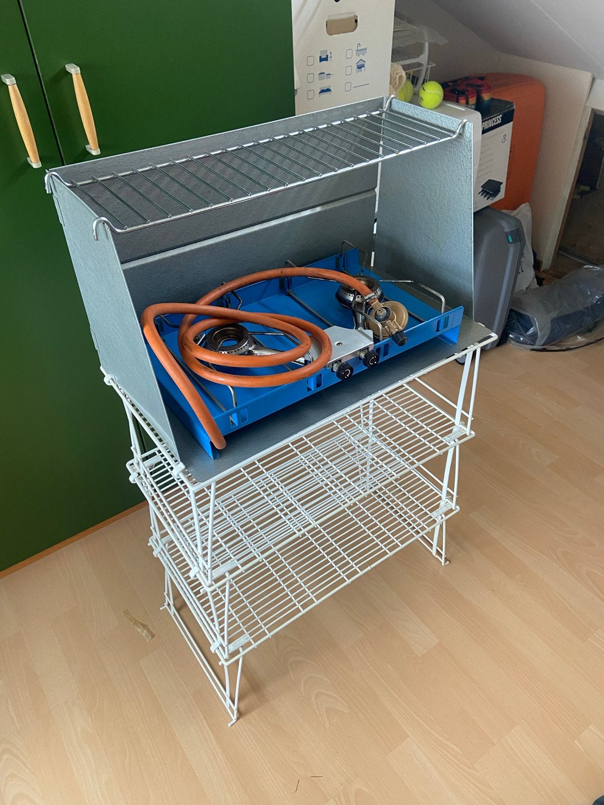 Camping kooktoestel met onderstel en windscherm, Ophalen, Gebruikt