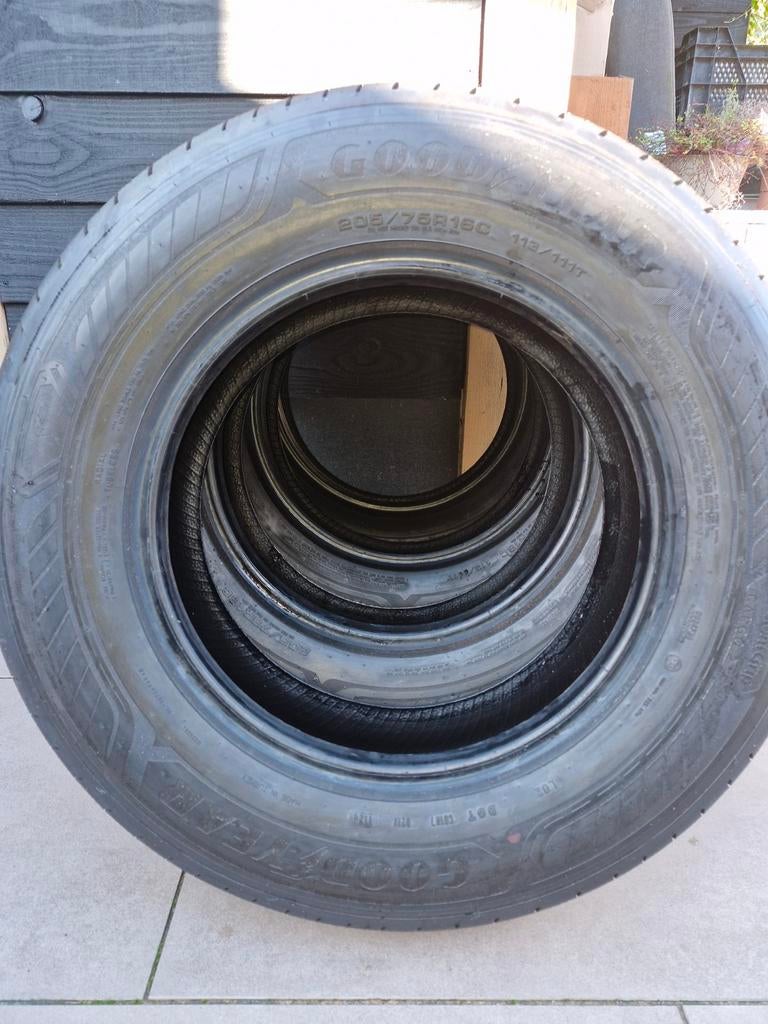 Nieuwe Goodyear 205 75 16 C banden 111/114T, Auto-onderdelen, Banden en Velgen, Ophalen, Bestelwagen, Banden en Velgen, Nieuw