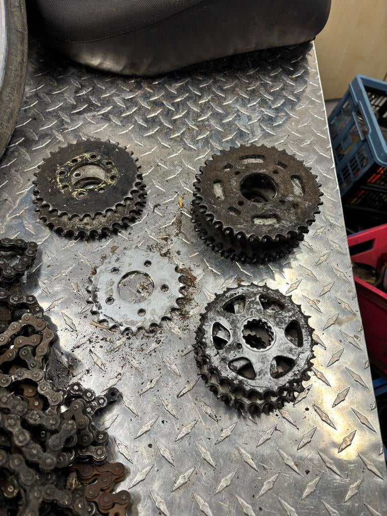 Tomos tandwielen en kettingen - Diverse maten, Ophalen of Verzenden, Gebruikt, Overige typen, Tomos