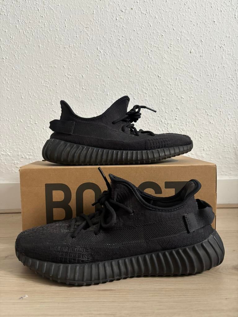 Yeezy Boost 350 V2 Onyx - EU 43 1/3, Kleding | Heren, Schoenen, Zwart, Ophalen of Verzenden, Sneakers of Gympen, Zo goed als nieuw