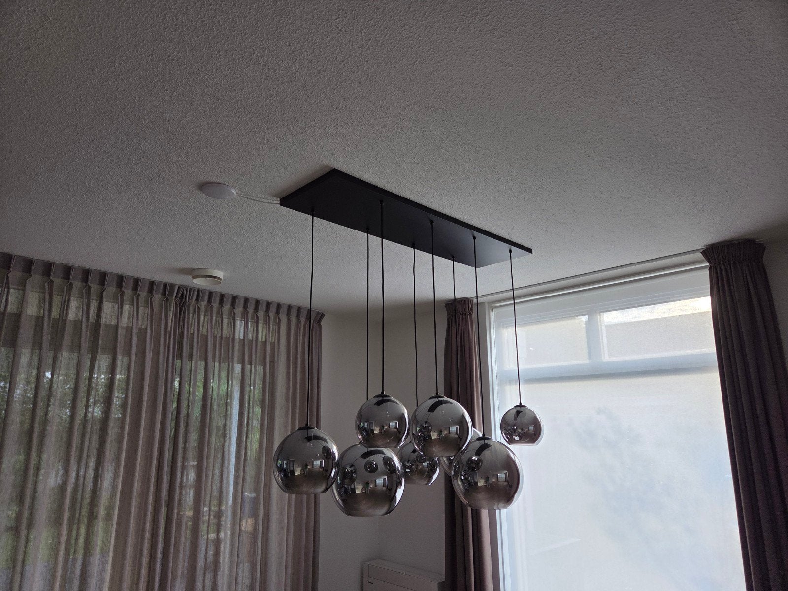 Moderne hanglamp met 8 rookglazen bollen, Ophalen, Modern, Industrieel, E27 (groot), Zo goed als nieuw