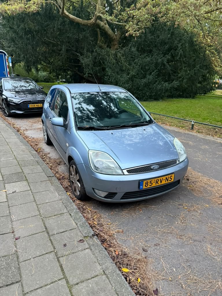 Ford Fiësta 1.3 8V 3DR 2005 Blauw (Check beschrijving), 1299 cc, 40 €/maand, 4 cilinders, Blauw