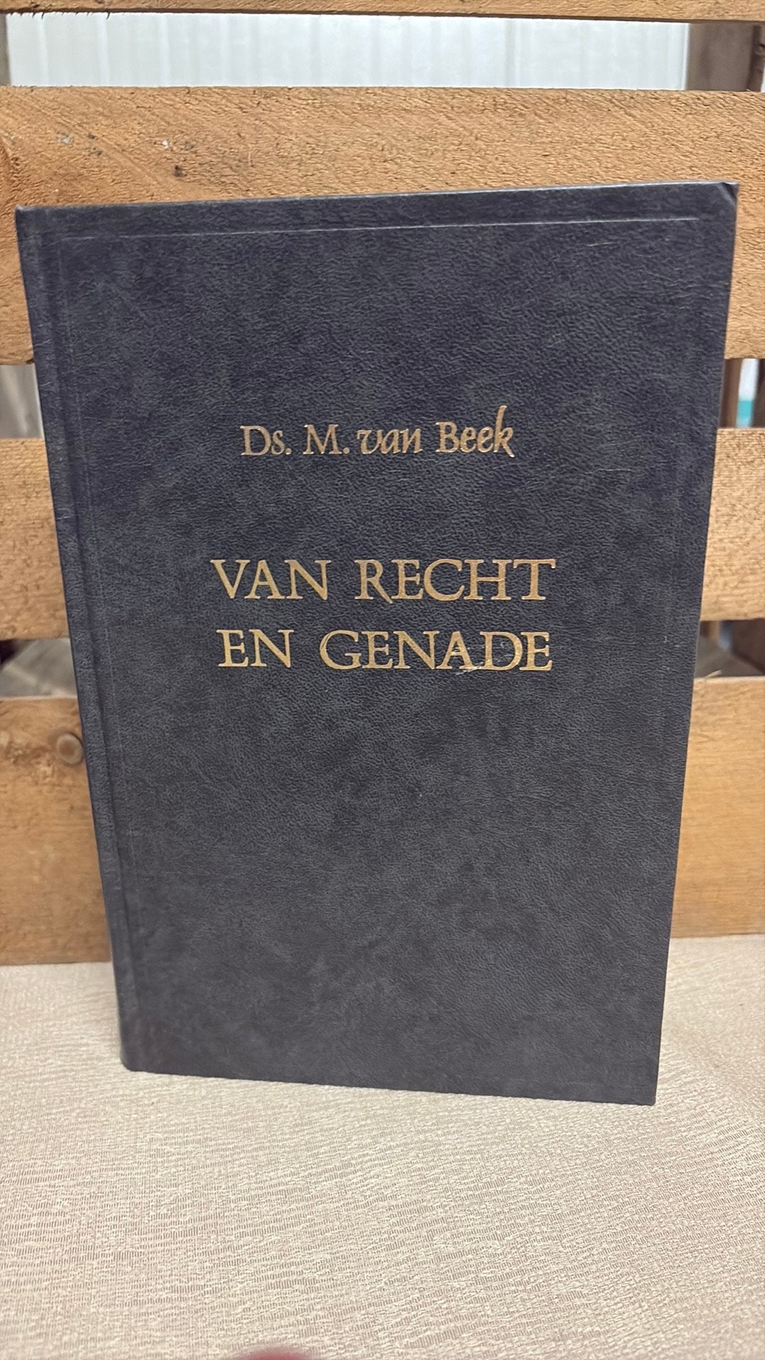 Ds M van Beek. Van genade en recht, Boeken, Ophalen of Verzenden, Gelezen
