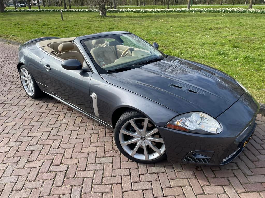 Jaguar XKR 4.2 Supercharged cabriolet weinig KMs 1e eigenaar, Auto's, Jaguar, Achterwielaandrijving, Cabriolet, Particulier, Dealer onderhouden
