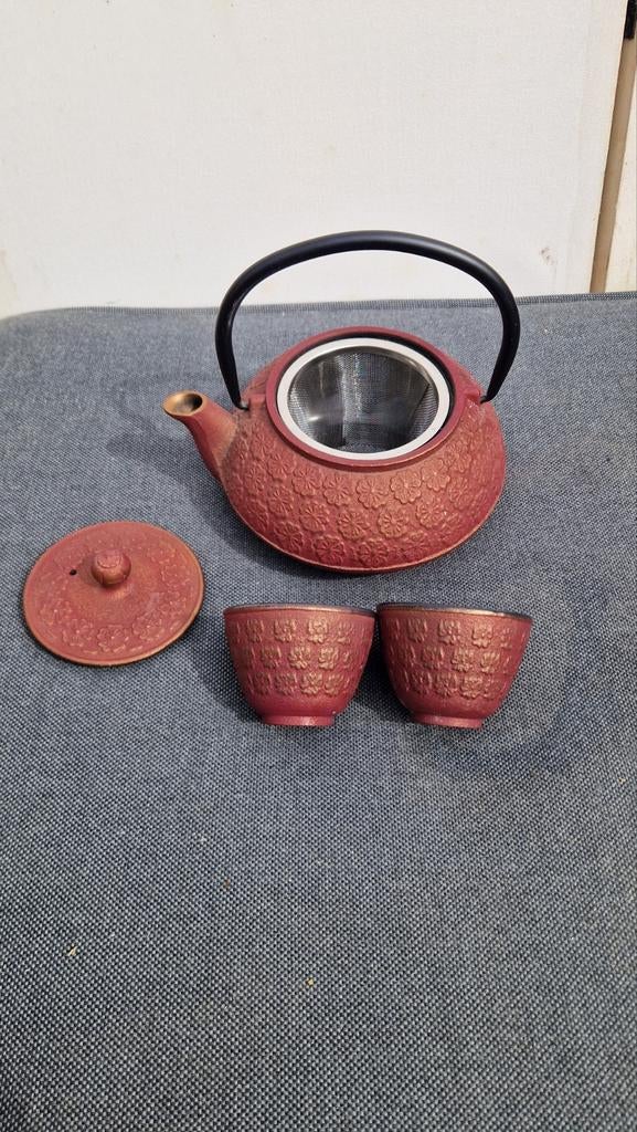 Gietijzeren Japanse theepot (Tetsubin) rood met 2 kopjes, Ophalen of Verzenden, Nieuw, IJzer