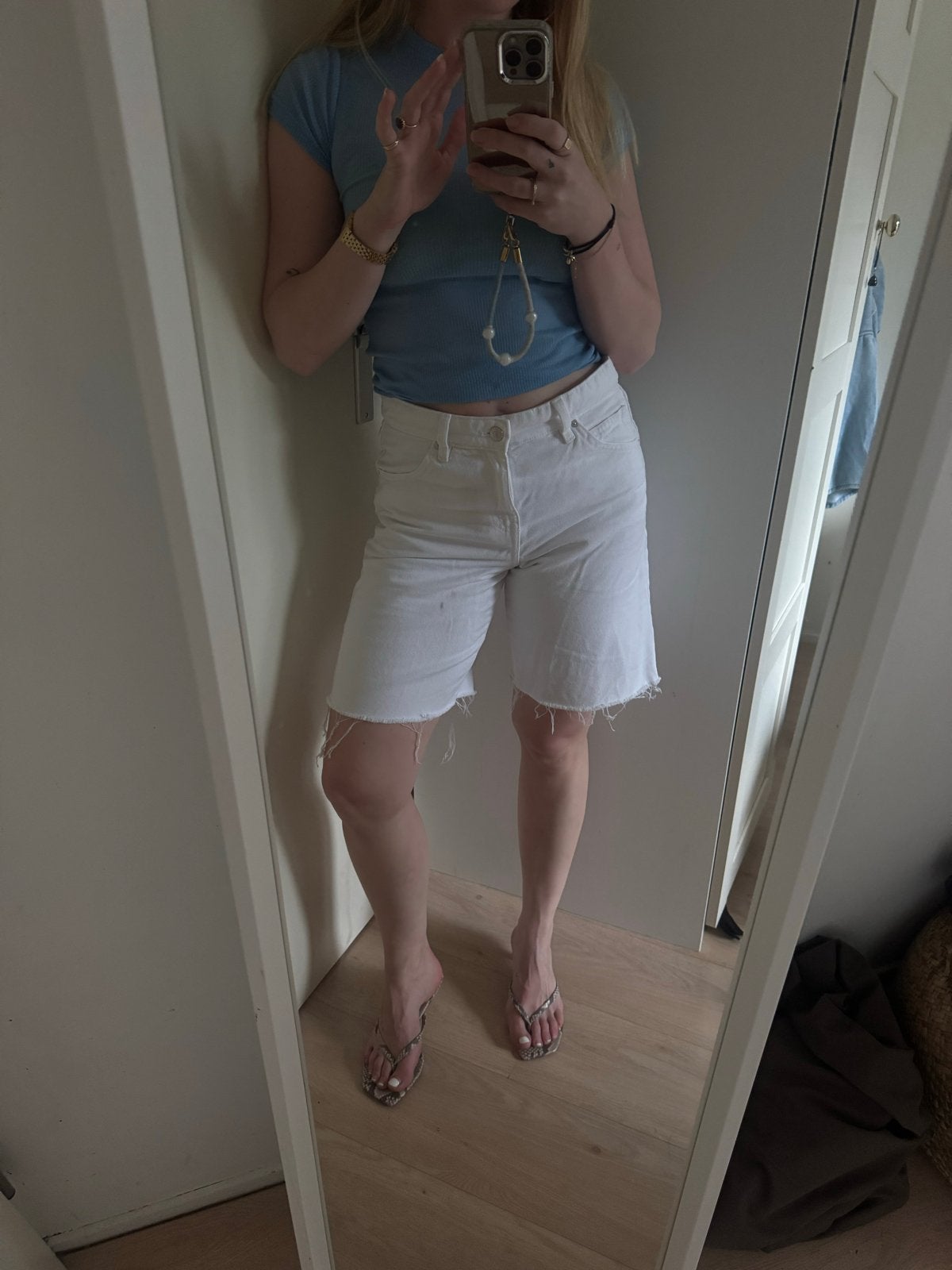 Mango witte Denim Bermuda Shorts, Ophalen of Verzenden, Zo goed als nieuw, Wit, W28 - W29 (confectie 36)