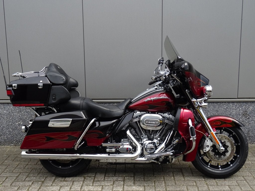 Harley-Davidson FLHTCUSE6 CVO ULTRA CLASSIC ELECTRA, Chopper, Bedrijf, Meer dan 35 kW, 1801 cc