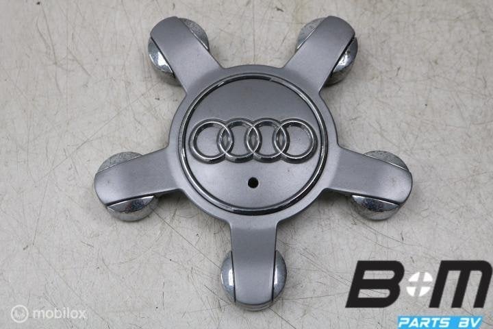 1 losse naafkap Audi Q5 8R 8R0601165, Gebruikt, Band(en)