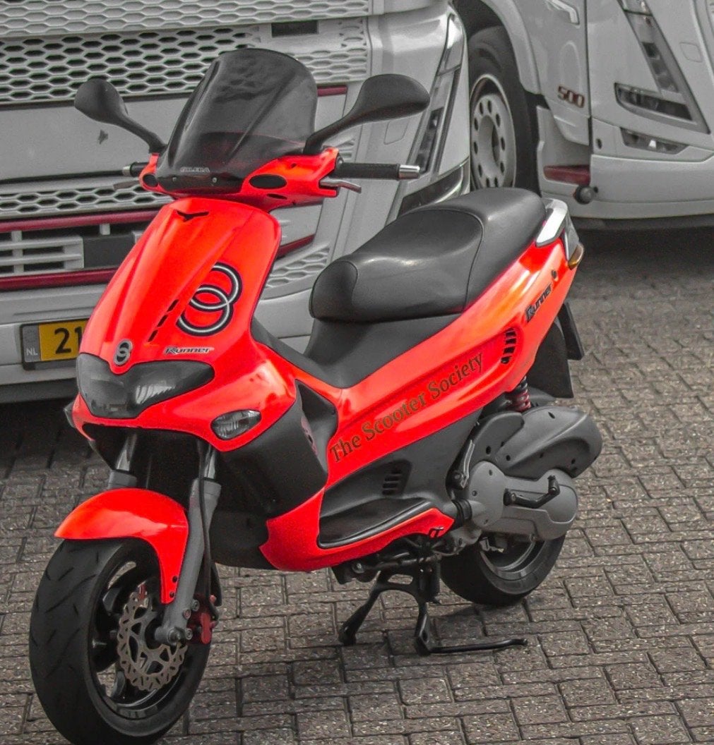 Opzoek naar gilera runner 50cc, Fietsen en Brommers, Scooters | Piaggio, Ophalen, Gebruikt, Benzine, Overige modellen