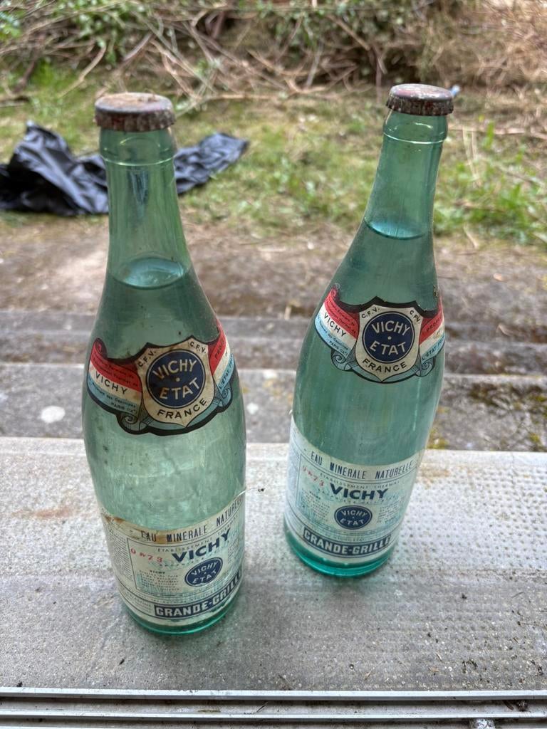2x Vintage Vichy État mineraalwater flessen (ongeopend), Verzamelen, Merken en Reclamevoorwerpen, Zo goed als nieuw, Reclamebord