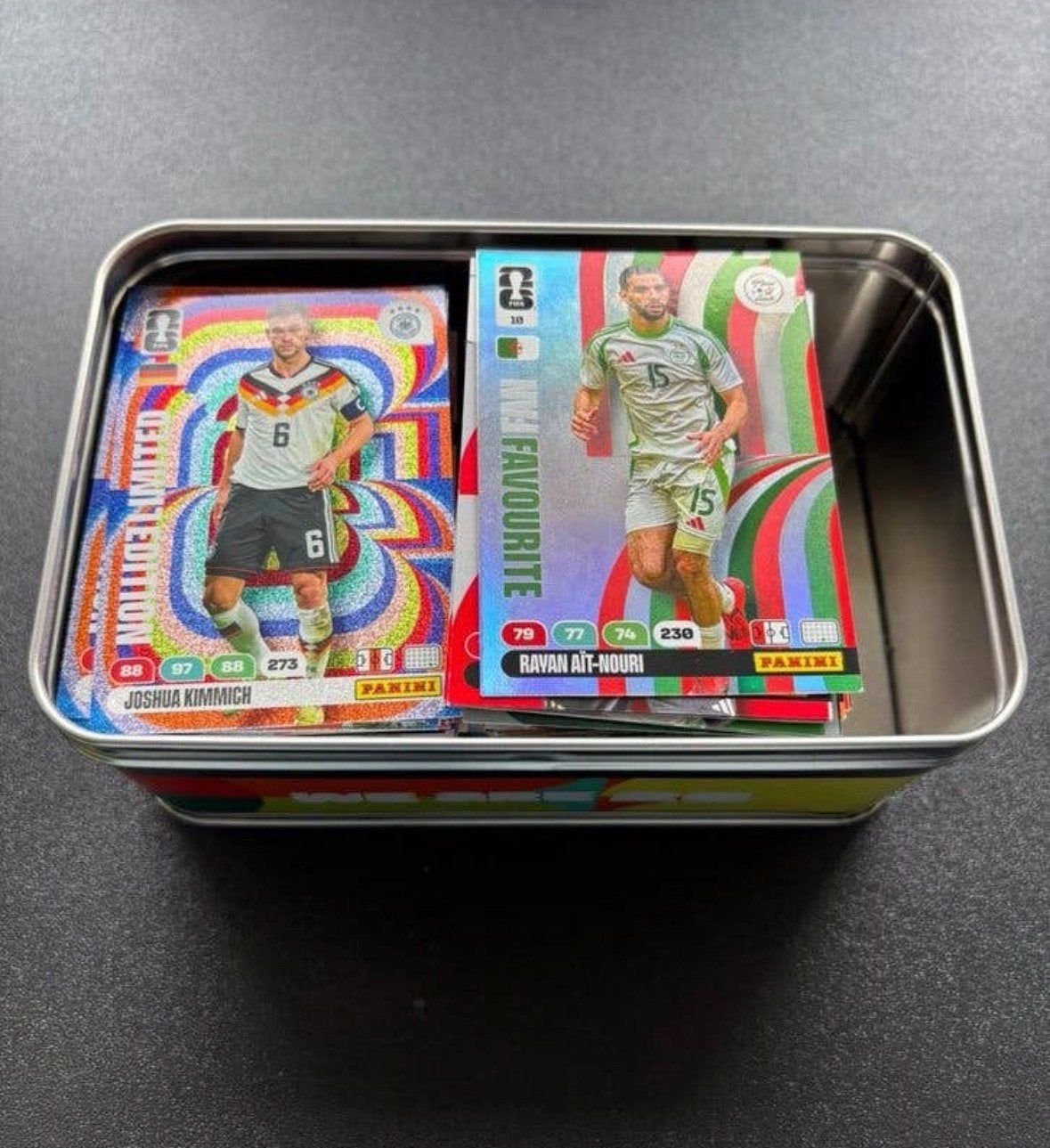 Panini Adrenalyn tin box met kaartjes, Verzamelen, Ophalen of Verzenden, Zo goed als nieuw, Overige