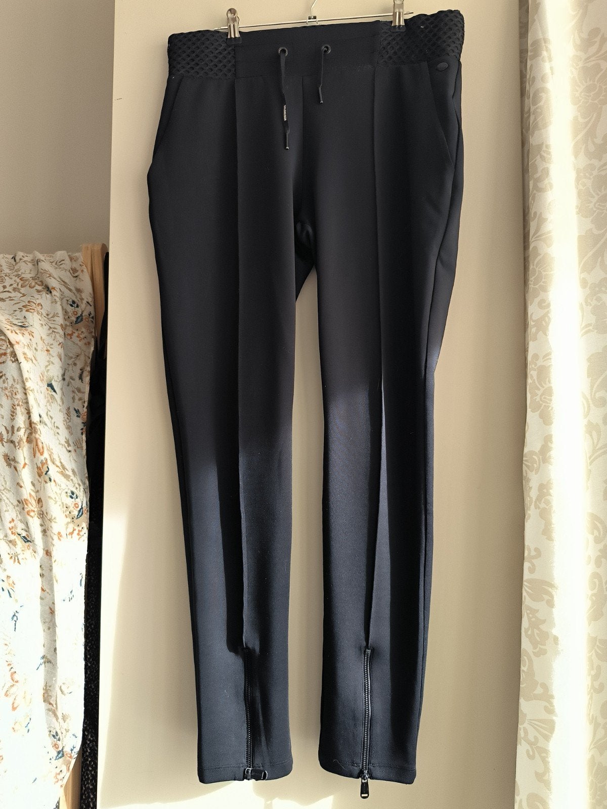 Goldbergh Jamie pant - Zwarte sportbroek met ritsen, Kleding | Dames, Verzenden, Zwart, Maat 42/44 (L), Lang
