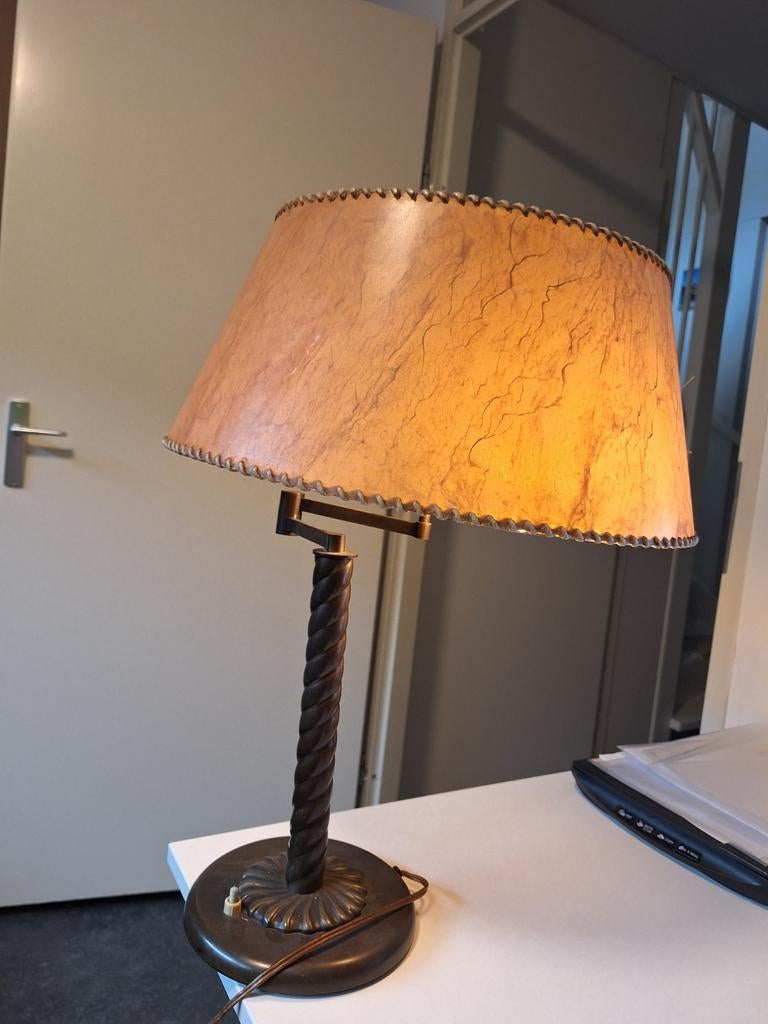 Vintage Tafellamp met Gedraaide Voet en Leren Kap, Ophalen of Verzenden