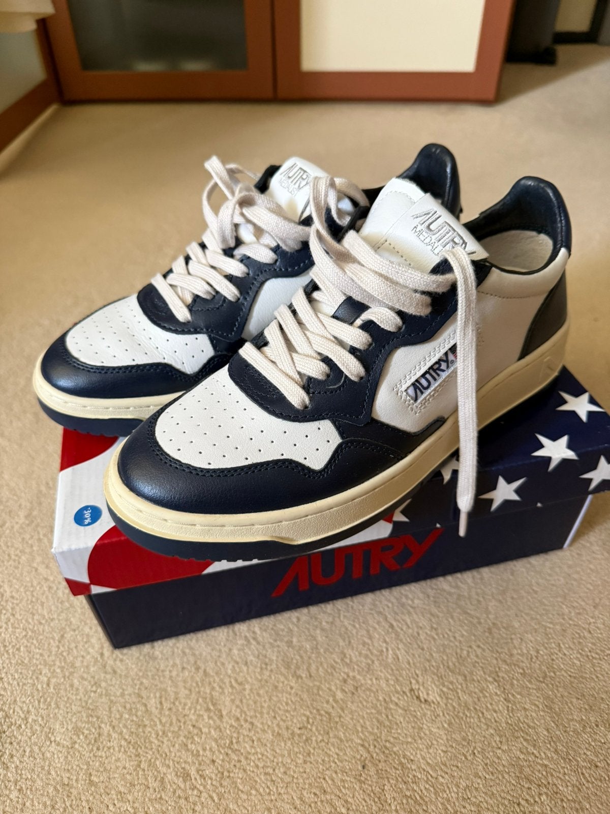 originele AUTRY sneakers! (Nieuw in doos), Ophalen of Verzenden, Zo goed als nieuw, Blauw