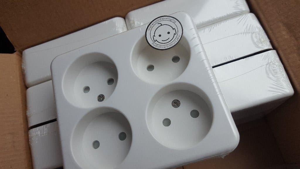 PLIEGER opbouw wandcontactdoos - Kinderbeveiliging -4 voudig, Ophalen of Verzenden, Nieuw, Overige typen