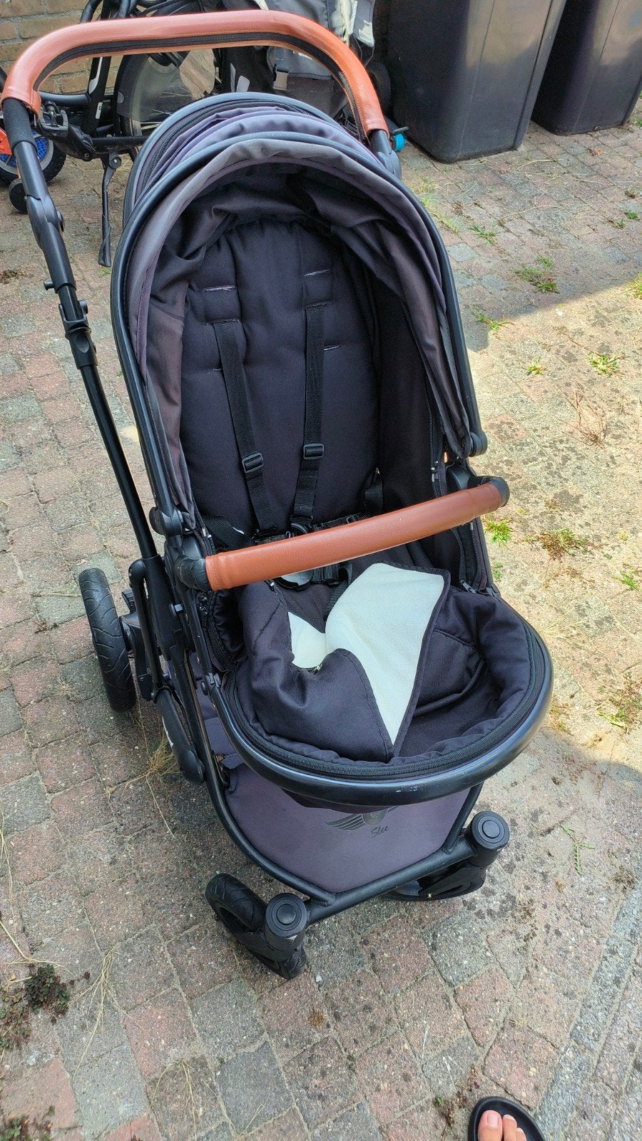 Stijlvolle kinderwagen met bruine lederen accenten, Ophalen of Verzenden