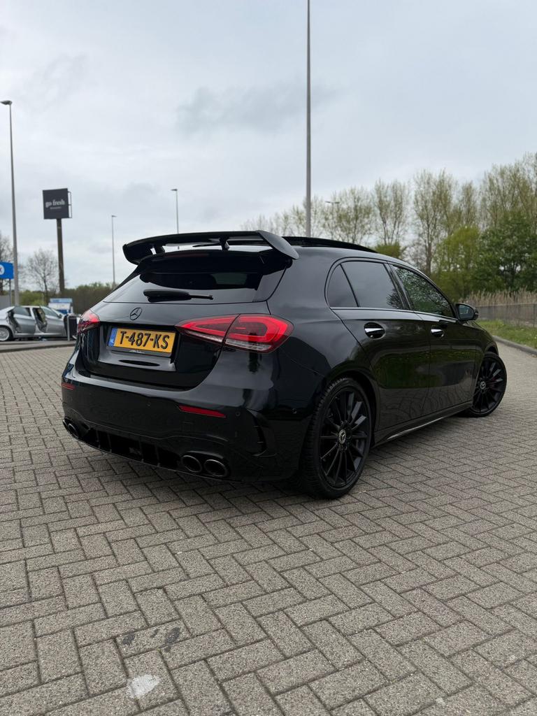 Mercedes A 250 premium plus/pano/360 camera/sfeer/downpipe, Auto's, Mercedes-Benz, 4 cilinders, Zwart, 75 €/maand, 1600 kg