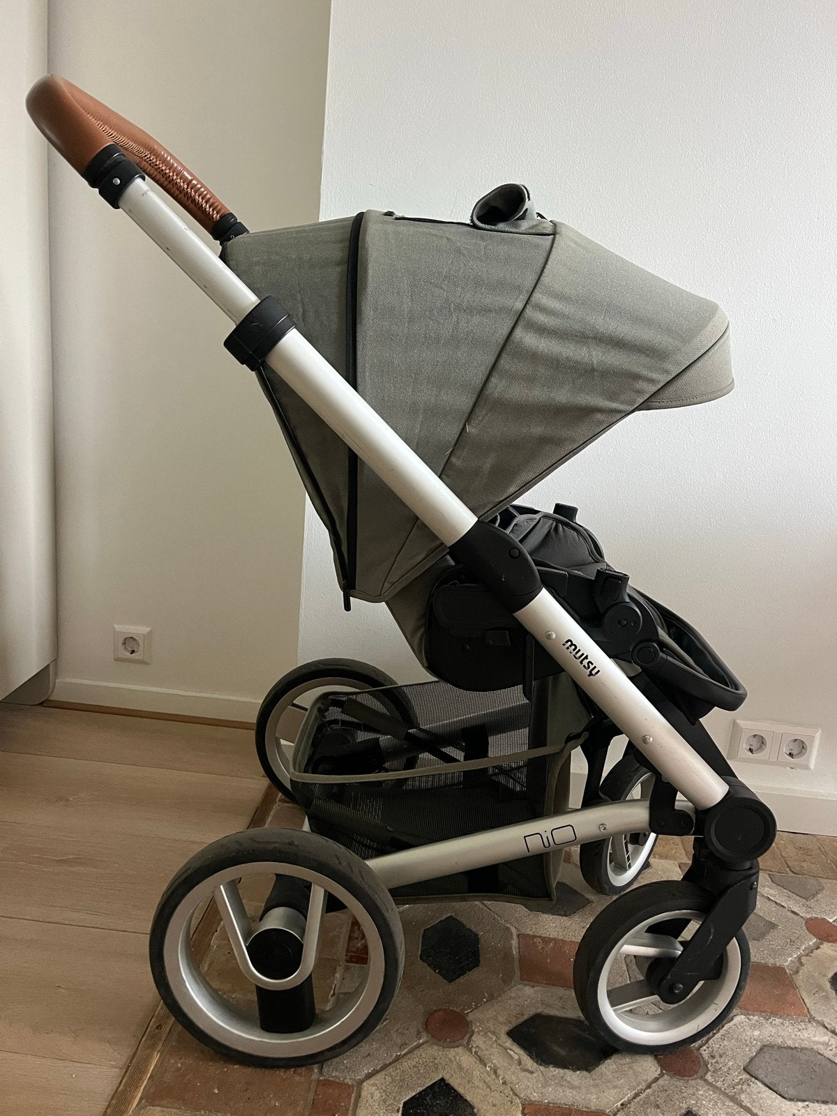 Mutsy Nio combiwagen met reiswieg en accessoires, Ophalen, Gebruikt, Combiwagen, Met reiswieg