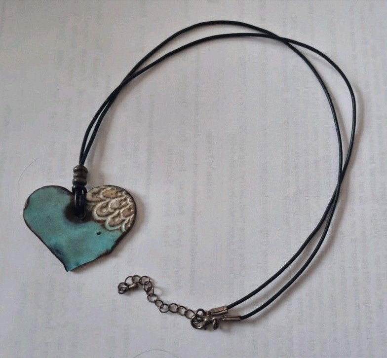 Leren hart ketting met verstelbare sluiting, Sieraden, Tassen en Uiterlijk, Met hanger, Overige materialen, Gebruikt, Overige kleuren