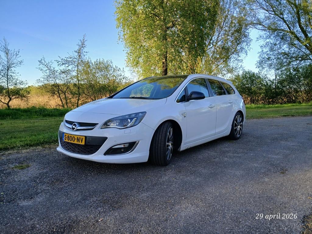 Opel Astra 1.4 Turbo Start/stop 140pk 2013 Wit, Auto's, Voorwielaandrijving, Stof, Zwart, 4 cilinders