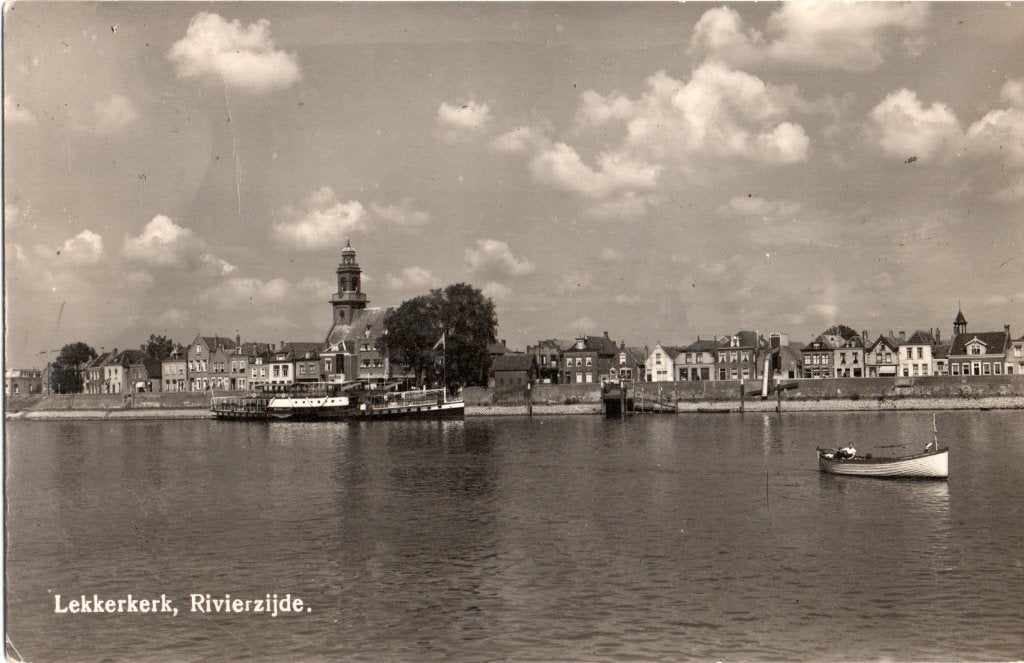 Lekkerkerk, Rivierzijde met schip. 7098, Verzamelen, Verzenden, 1920 tot 1940, Gelopen, Zuid-Holland