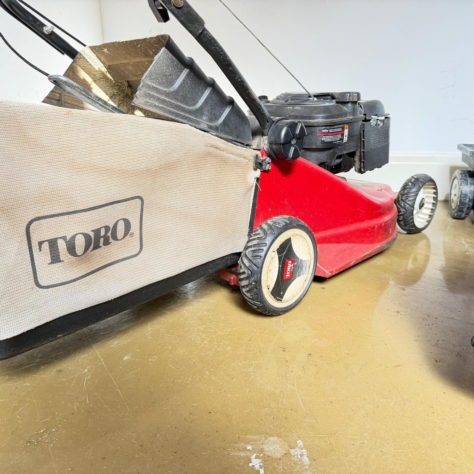 Toro 600 Series Benzine Grasmaaier met Opvangzak, Ophalen, Cirkelmaaier, Gebruikt, Toro