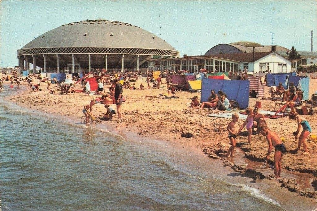 Harderwijk, Strand bij Dolfinarium, Ophalen of Verzenden, 1960 tot 1980, Gelopen, Gelderland