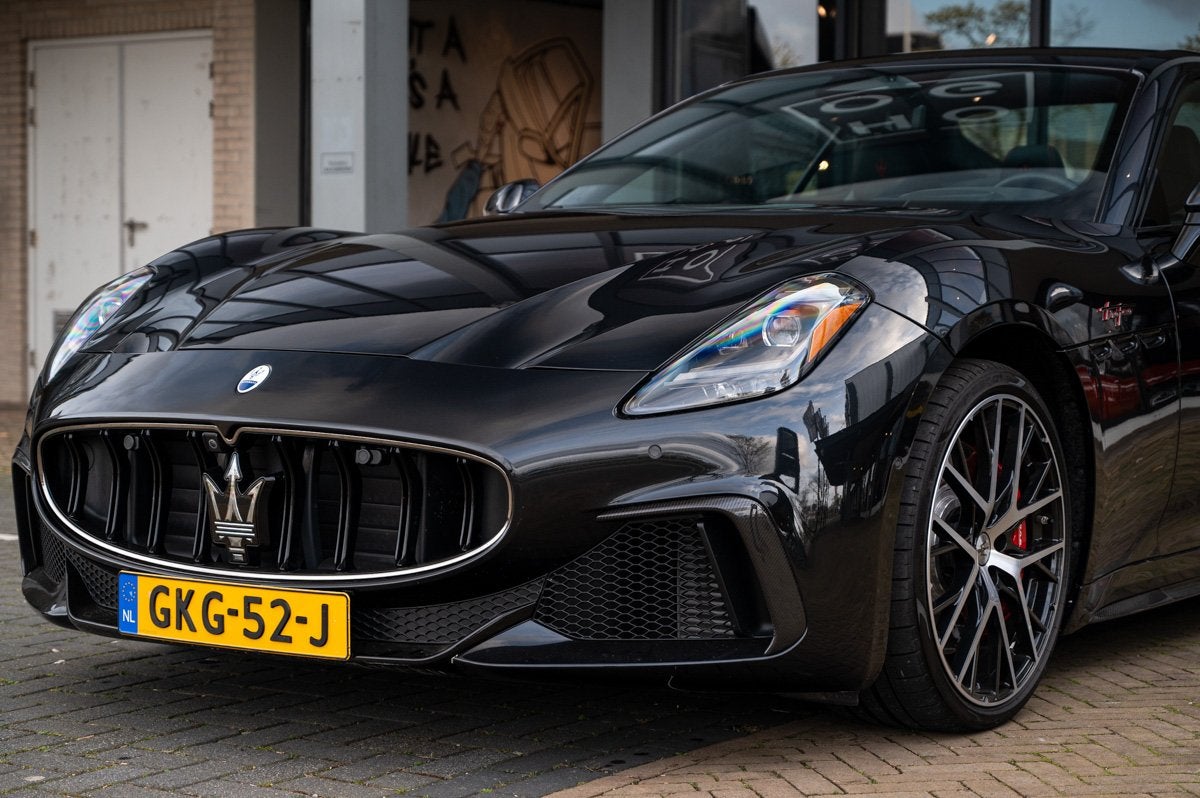 Maserati GranTurismo V6 AWD Trofeo (bj 2024, automaat), Auto's, Maserati, Automaat, Gebruikt, 4 stoelen, Zwart