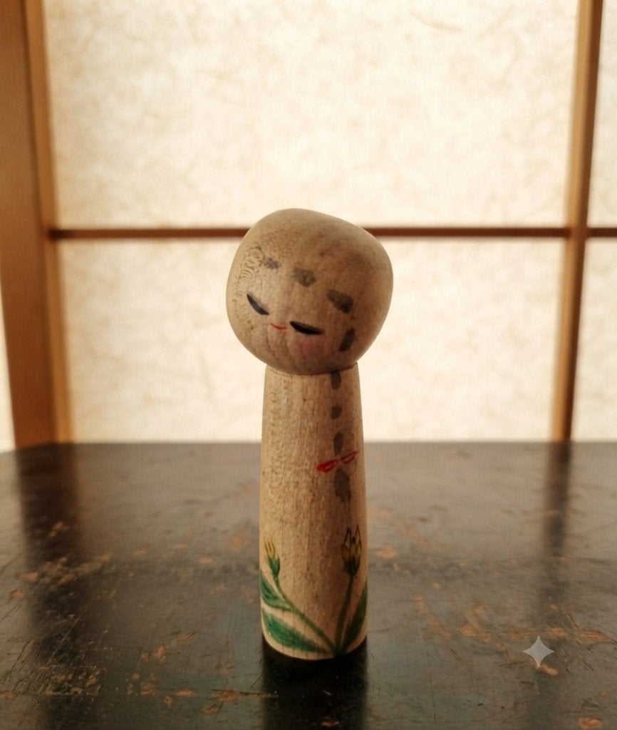 Vintage cute gesigneerde kokeshi, Hout, Handgemaakt, Verzenden, Japan