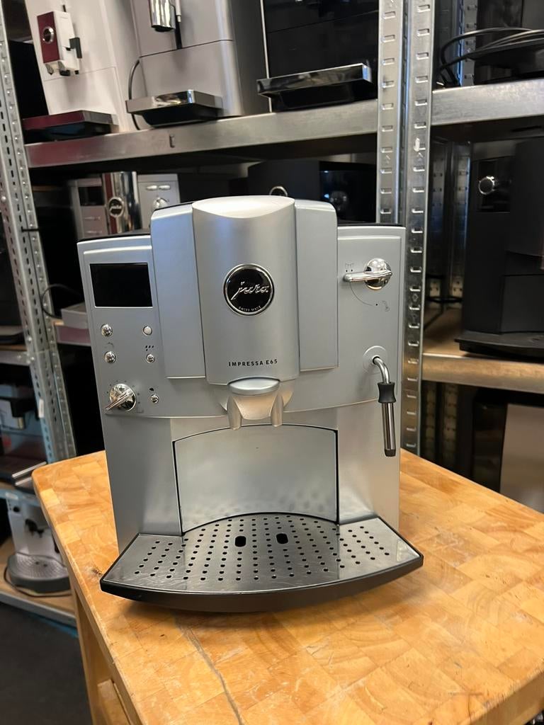 Jura e 65, Jura-Strasse 1, 4626 Niederbuchsiten, Zwitserland, Info@jura.com, 10 kopjes of meer, Koffiemachine