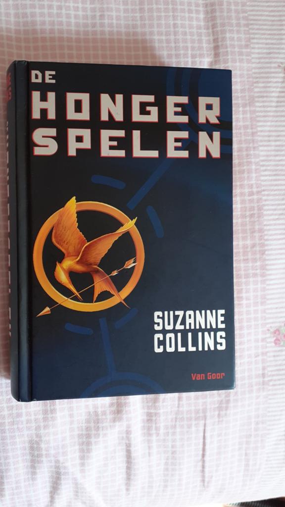 De Hongerspelen - Suzanne Collins (Hardcover)NIEUW!, Boeken, Ophalen of Verzenden, Zo goed als nieuw, Suzanne Collins