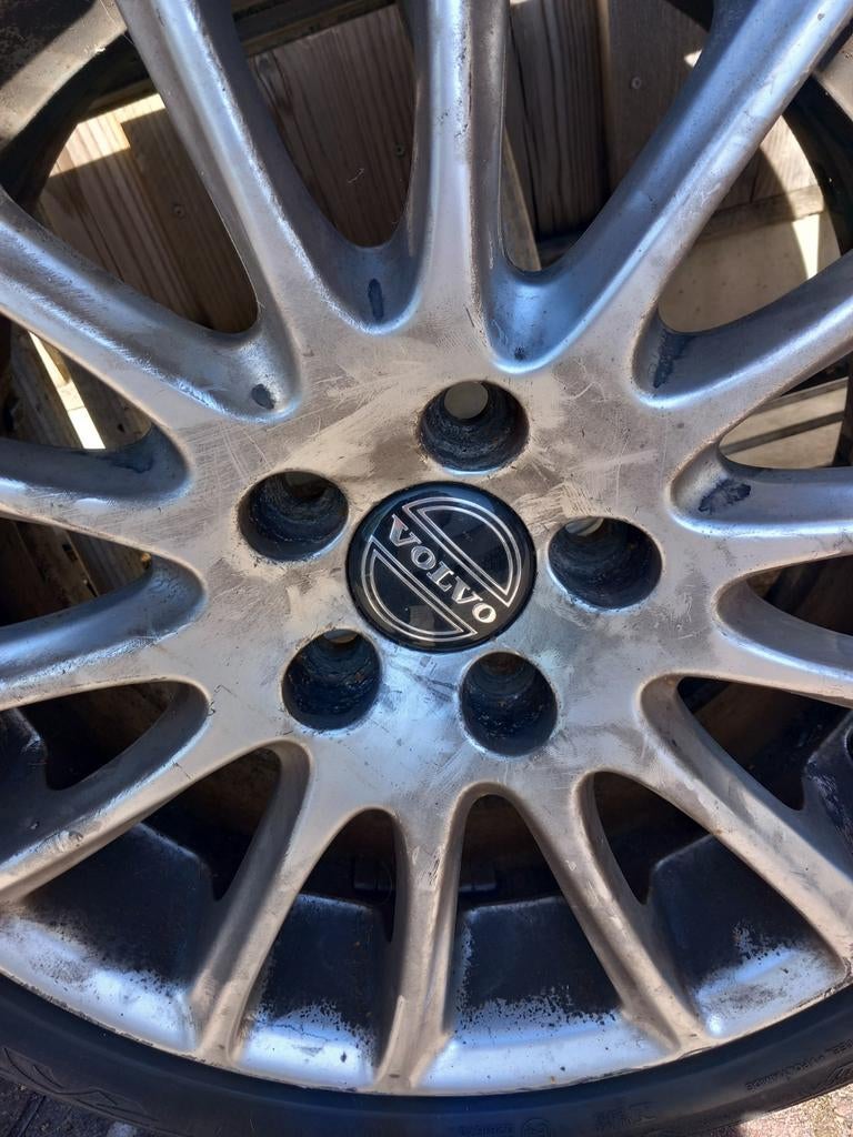 4x 17 inch Volvo V70 velgen met banden (stoeprandschade), Gebruikt, Banden en Velgen, 17 inch, Ophalen of Verzenden