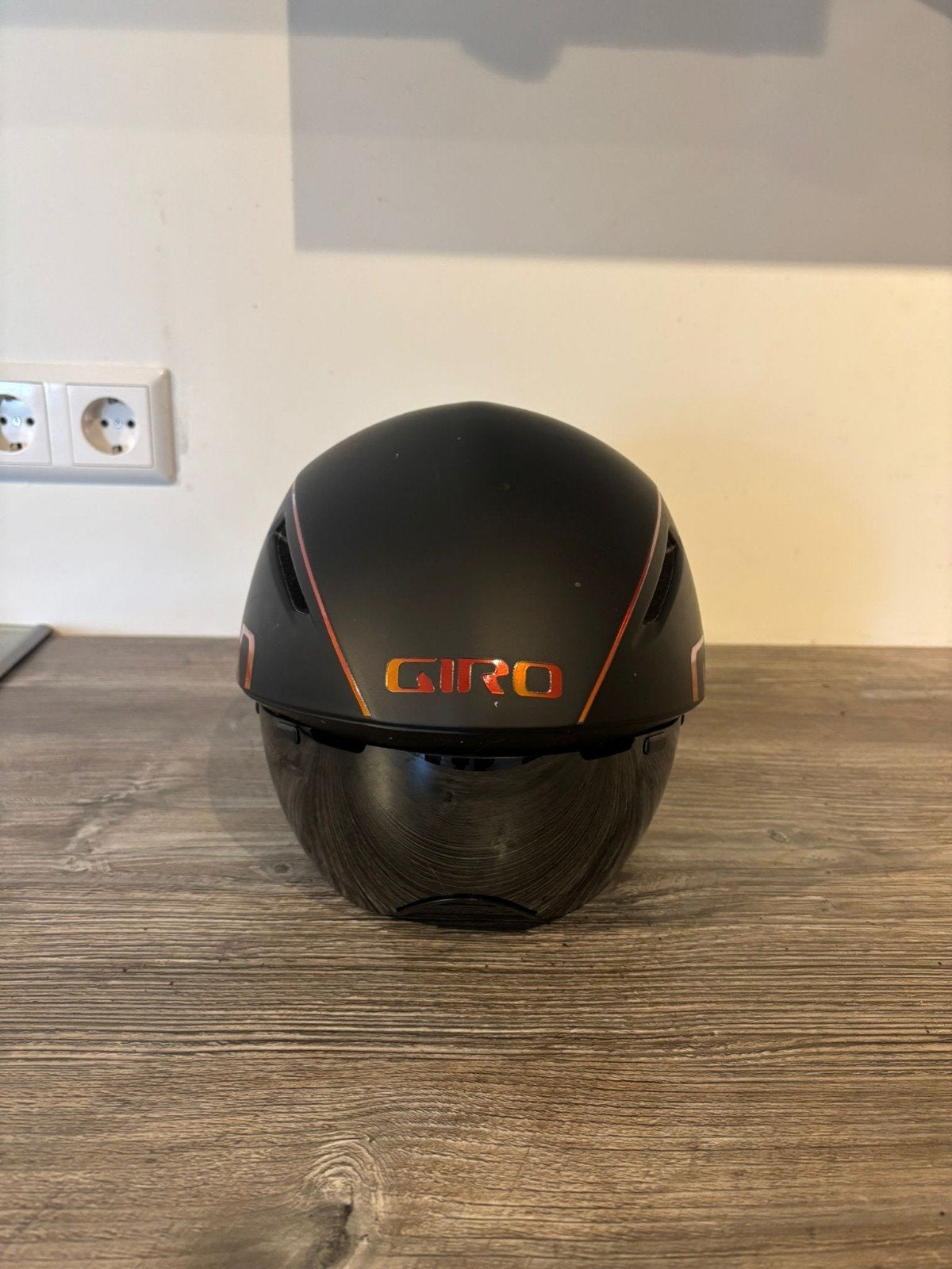 Giro Aerohead MIPS tijdrithelm - Zwart met oranje letters, Giro, Overige maten, Ophalen of Verzenden, Zo goed als nieuw