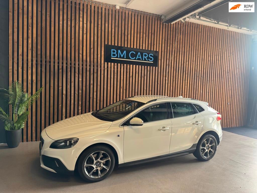 Volvo V40 Cross Country 1.5 T3 Ocean Race Automaat,Leer,Navi, Auto's, Euro 6, 700 kg, Wit, Leder