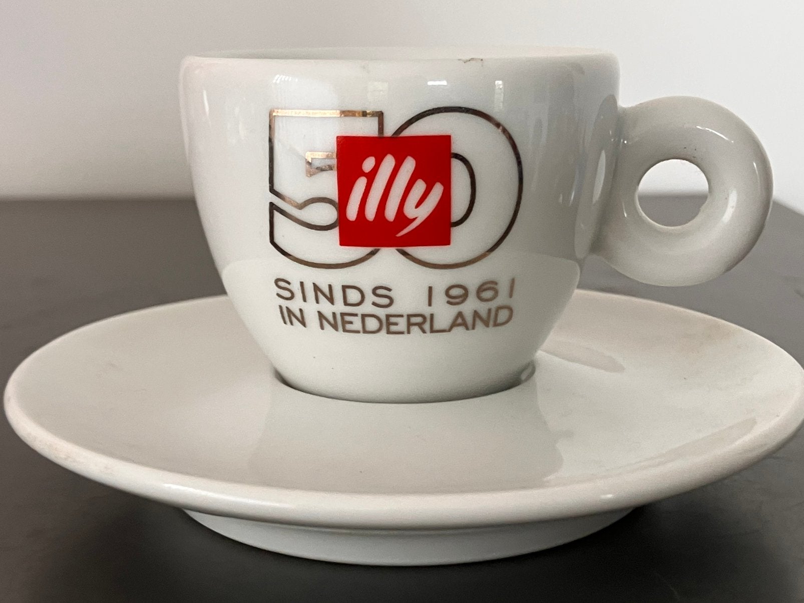ILLY zeldzaam, Ophalen of Verzenden, Zo goed als nieuw, Porselein, Kop en/of schotel