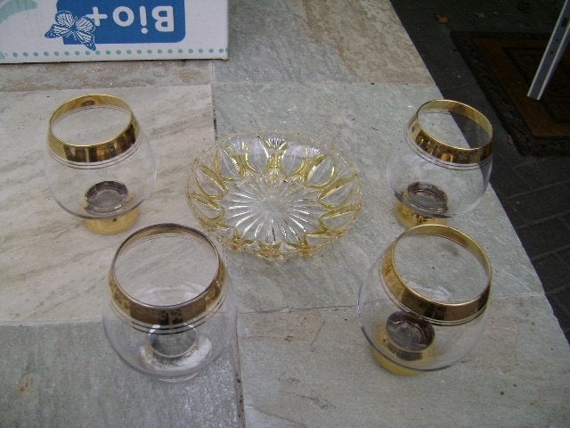 4 borrelglazen inclusief asbak met goudkleur, Huis en Inrichting, Glas of Glazen, Vintage, Ophalen of Verzenden, Glas