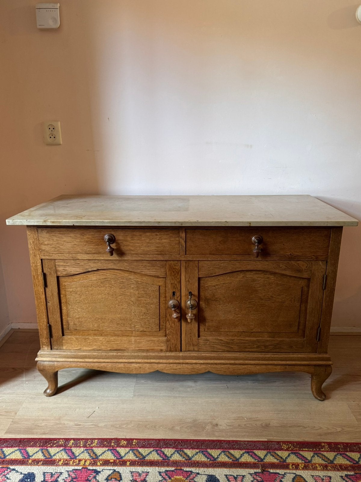 Vintage eiken buffetkast met marmeren blad, Ophalen, Zo goed als nieuw, 25 tot 50 cm, Eikenhout